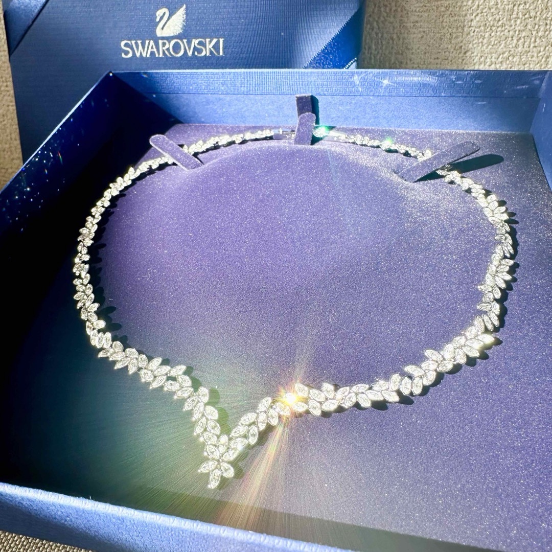 SWAROVSKI(スワロフスキー)の未使用swarovskiダイアパーゾン　ミランダカーコラボ　フラワーネックレス レディースのアクセサリー(ネックレス)の商品写真