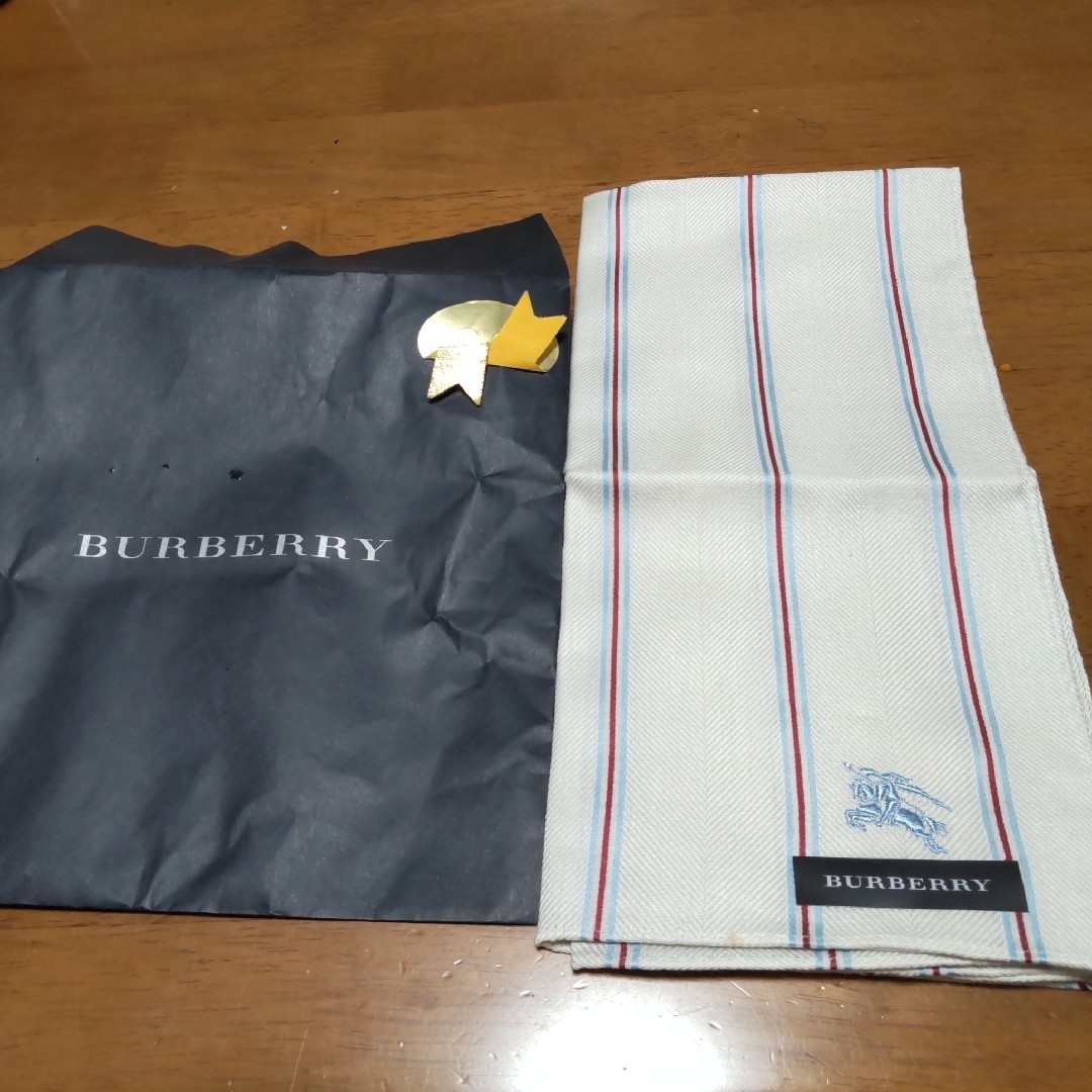 BURBERRY(バーバリー)のバーバリー　ハンカチ　未使用品 メンズのファッション小物(ハンカチ/ポケットチーフ)の商品写真