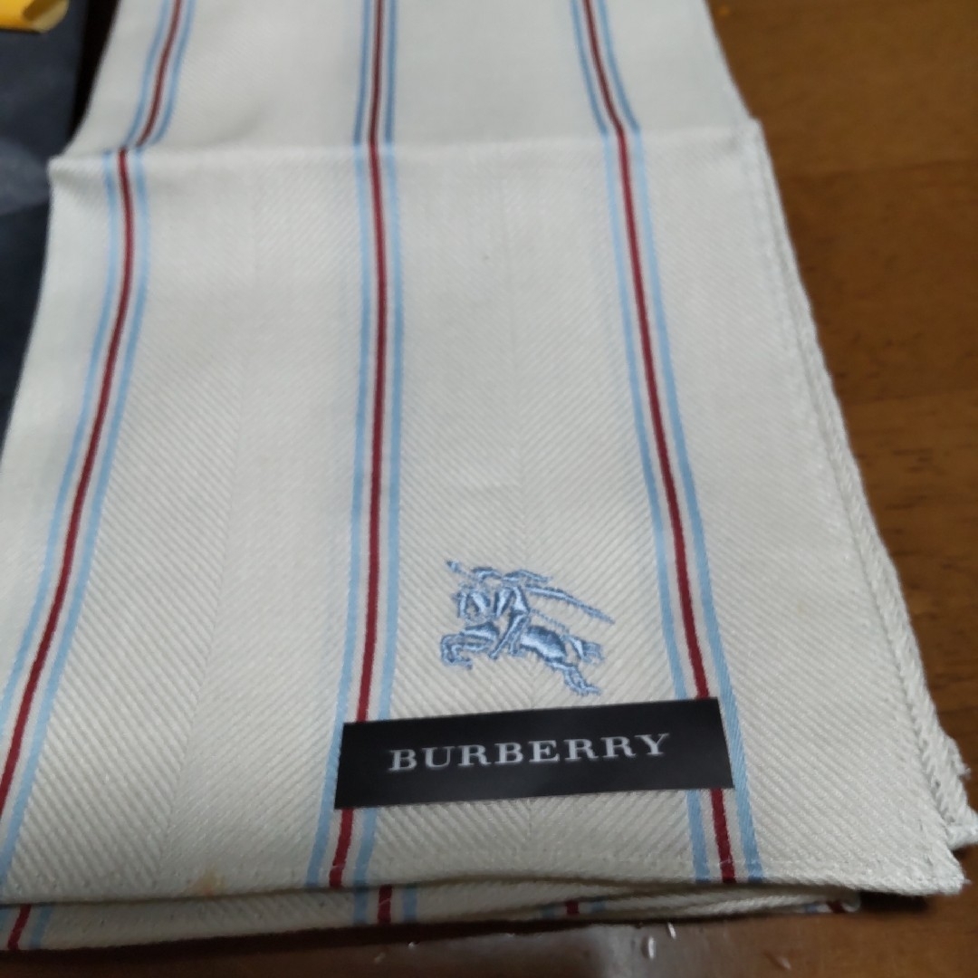 BURBERRY(バーバリー)のバーバリー　ハンカチ　未使用品 メンズのファッション小物(ハンカチ/ポケットチーフ)の商品写真