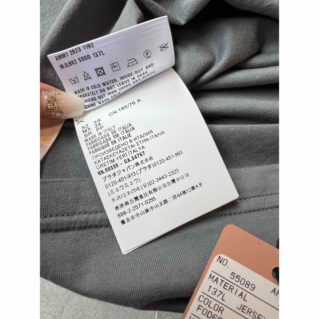 miumiu(ミュウミュウ)のMIUMIU ミュウミュウ 刺繍ロゴ入り ロングTシャツ 未使用 レディースのトップス(Tシャツ(長袖/七分))の商品写真