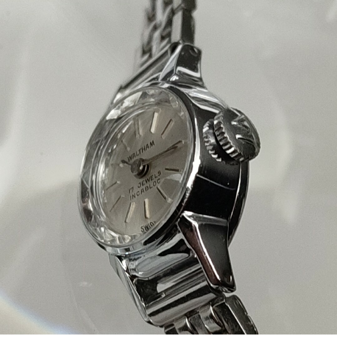 Waltham(ウォルサム)のWALTHAM ウォルサム 手巻き カットガラス スイス製 ビンテージ レディースのファッション小物(腕時計)の商品写真