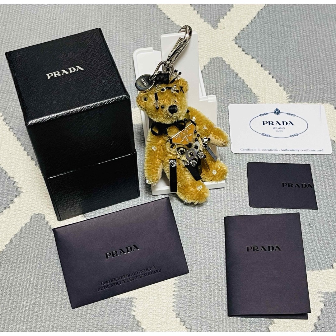 PRADA(プラダ)のプラダ　PRADA クマ　バッグチャーム　キーホルダー　テディベア　装飾 レディースのアクセサリー(チャーム)の商品写真