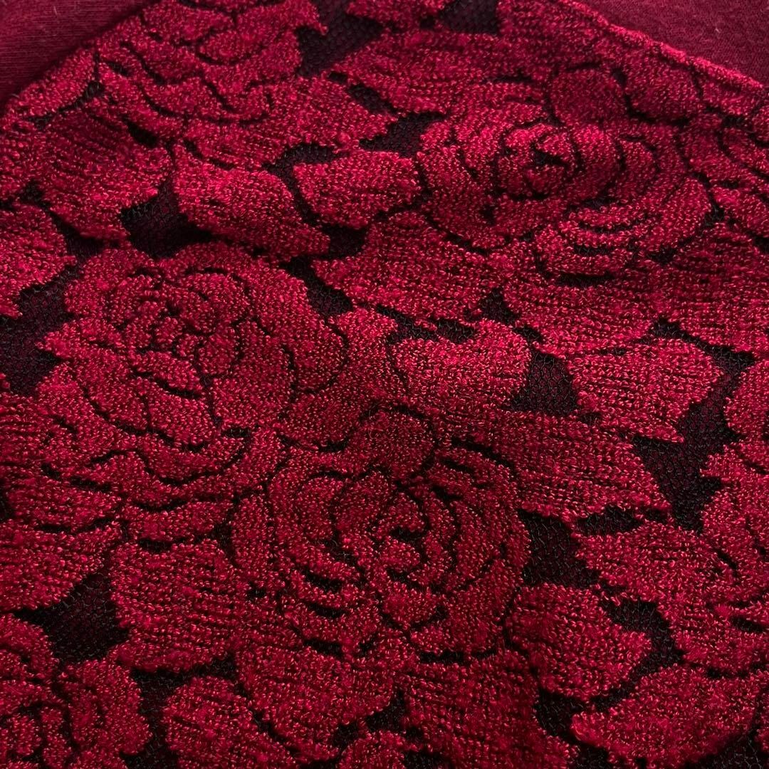 ROSE BUD(ローズバッド)のURBAN RESEARCH 花柄トップス　Tシャツ　ロンT 長袖　レッド　バラ レディースのトップス(Tシャツ(長袖/七分))の商品写真