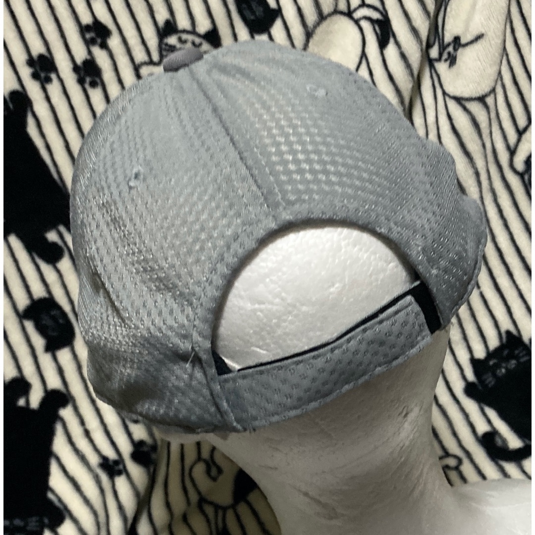 adidas(アディダス)の様々なスポーツに【adidas／アディダス】グレーカラースナップバック帽子CAP メンズの帽子(キャップ)の商品写真