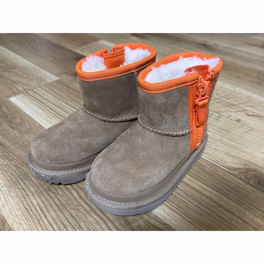 UGG(アグ)の値下げ　UGG ムートンブーツ16cm キッズ/ベビー/マタニティのキッズ靴/シューズ(15cm~)(ブーツ)の商品写真