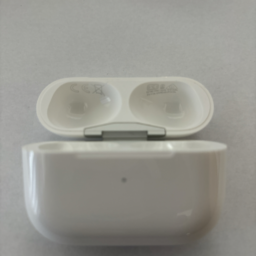 Apple(アップル)のAirPods Pro(初代) スマホ/家電/カメラのオーディオ機器(ヘッドフォン/イヤフォン)の商品写真