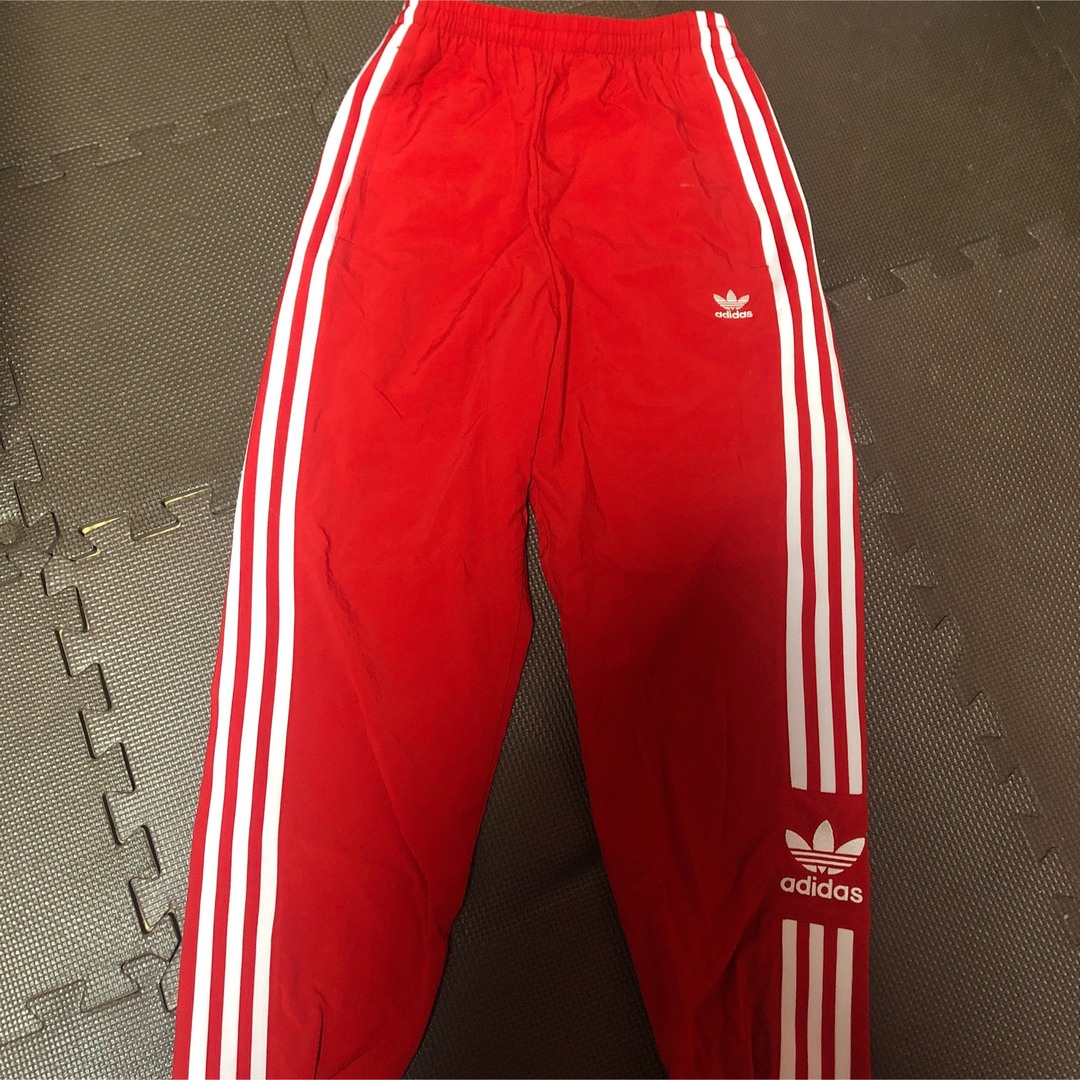 adidas(アディダス)のアディダス　トレフォイルパンツ　ジャージ レディースのパンツ(その他)の商品写真