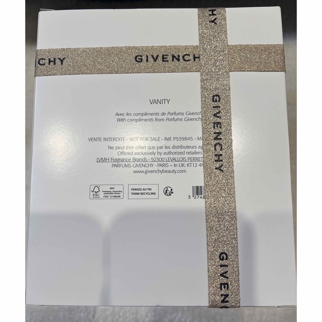 GIVENCHY(ジバンシィ)のGIVENCHY ウィンター ビューティー キット 限定ノベルティ・バニティ レディースのファッション小物(ポーチ)の商品写真