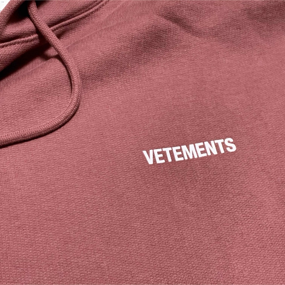 VETEMENTS(ヴェトモン)の新品 VETEMENTS ロゴ フーディー パーカー ヴェトモン メンズのトップス(パーカー)の商品写真