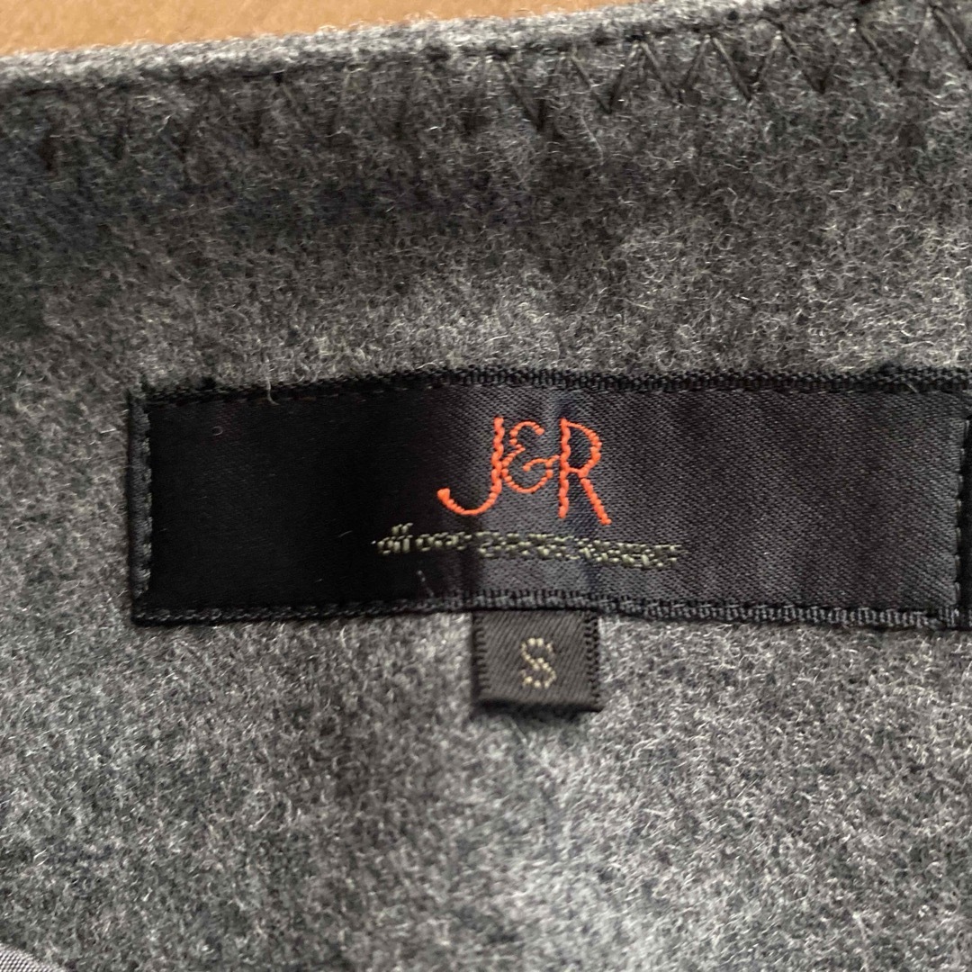 J&R(ジェイアンドアール)のＪ＆Ｒ グレー ミニスカート レディースのスカート(ミニスカート)の商品写真