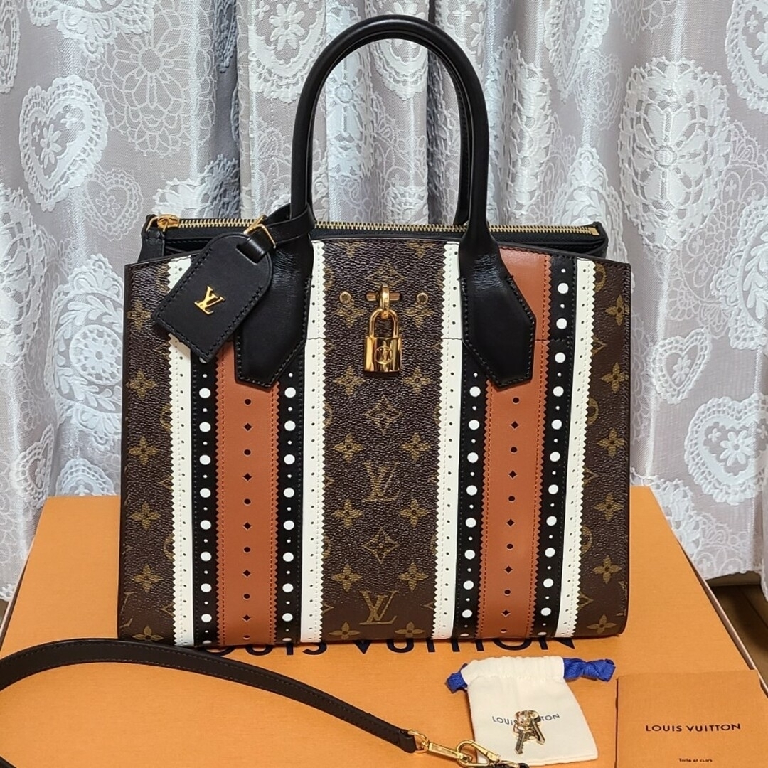 LOUIS VUITTON(ルイヴィトン)のLOUIS VUITTON　ルイヴィトン　シティ・スティーマー MM レディースのバッグ(ショルダーバッグ)の商品写真