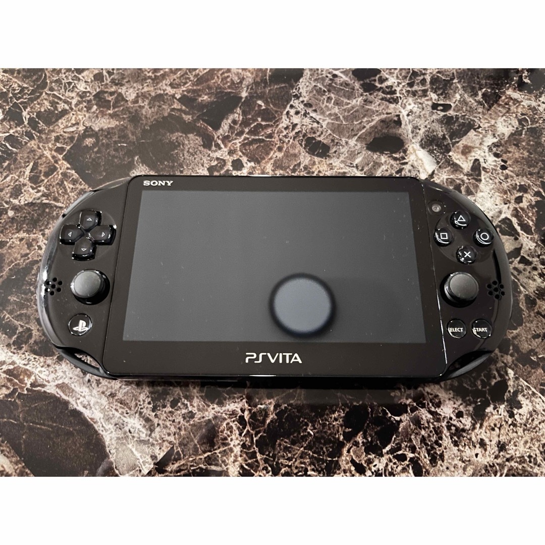 PlayStation Vita(プレイステーションヴィータ)のPSVITA PCHー2000 ブラック 本体 マイクラセット エンタメ/ホビーのゲームソフト/ゲーム機本体(携帯用ゲーム機本体)の商品写真