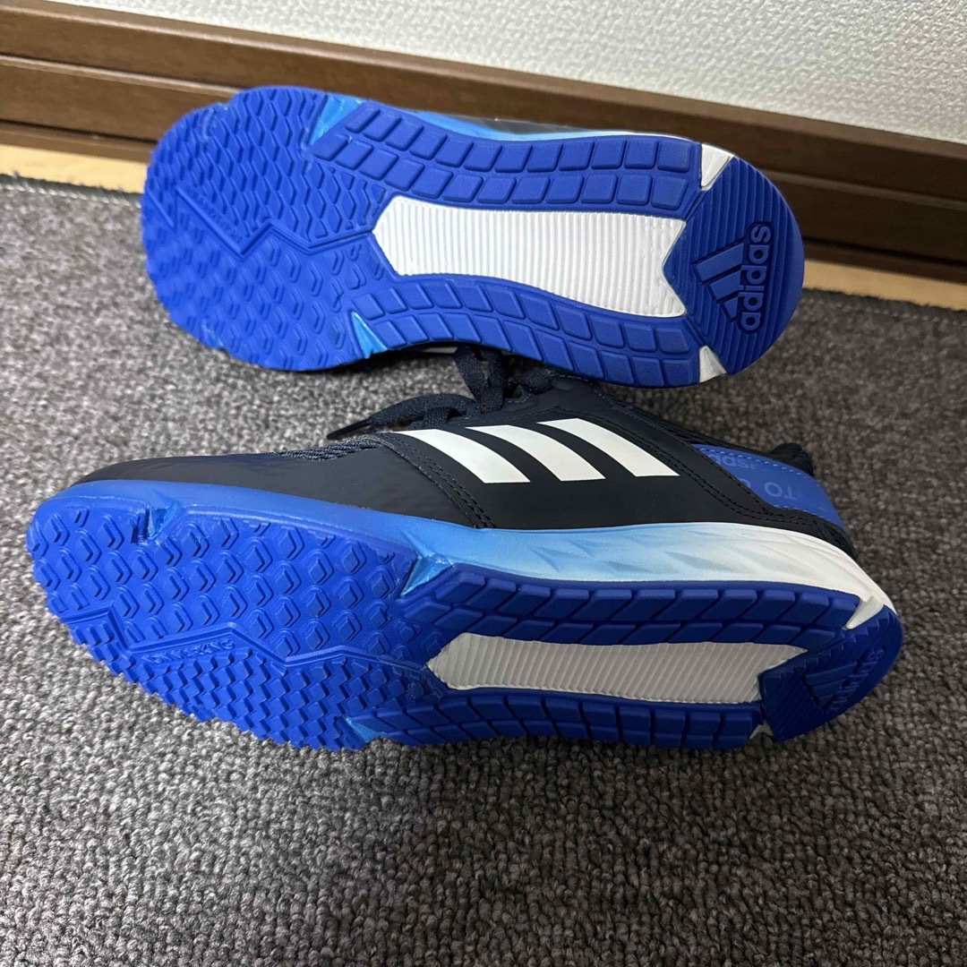 adidas(アディダス)のadidas アディダス スニーカー キッズ 21cm キッズ/ベビー/マタニティのキッズ靴/シューズ(15cm~)(スニーカー)の商品写真