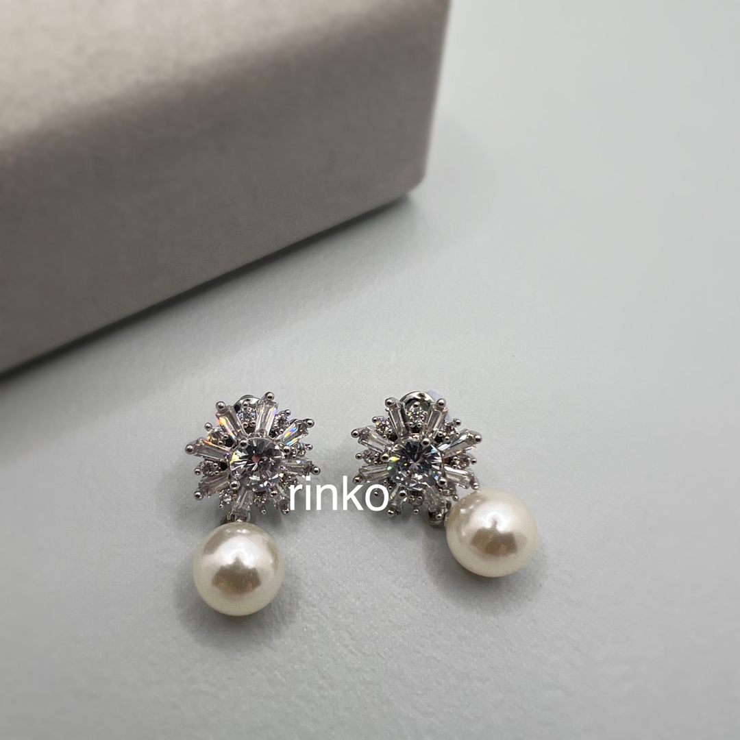 スノービジューパールピアス レディースのアクセサリー(ピアス)の商品写真