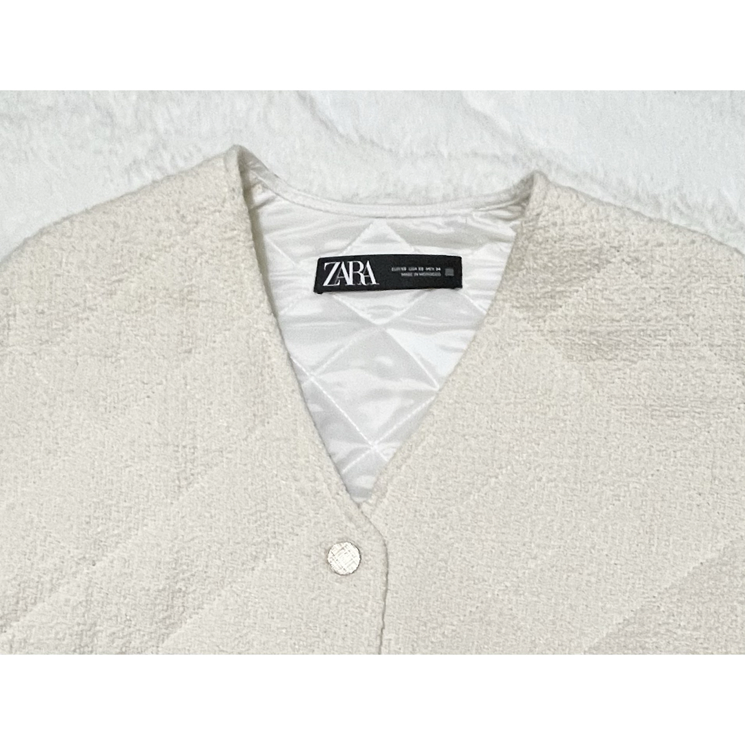 ZARA(ザラ)のZARA ツイードジャケット　アイボリー　ノーカラー　キルティング　F レディースのジャケット/アウター(ノーカラージャケット)の商品写真