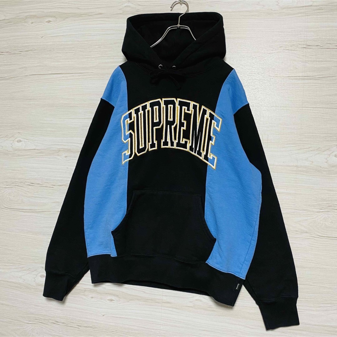 Supreme(シュプリーム)の【即完売モデル】シュプリーム　パーカー　刺繍アーチロゴ　人気デザイン　コムドット メンズのトップス(パーカー)の商品写真