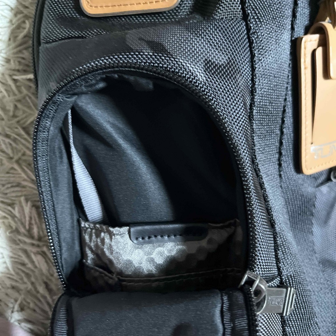 TUMI(トゥミ)の【TUMI】ALPHA BRAVO ボディバッグ（ブラックカモ） メンズのバッグ(ボディーバッグ)の商品写真