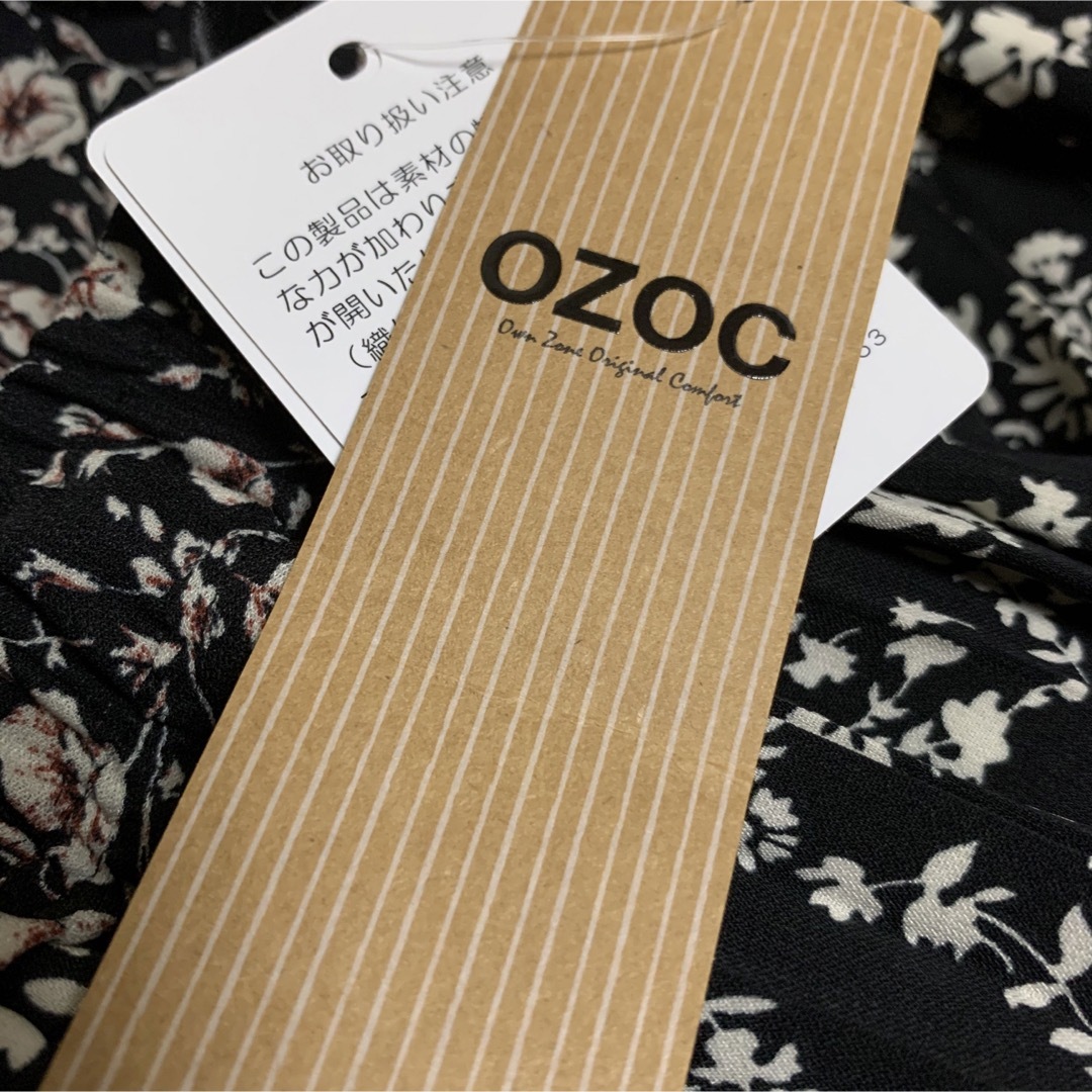 OZOC(オゾック)の【新品タグ付】OZOC花柄プリーツスカート　黒　ロングスカート　Mサイズ レディースのスカート(ロングスカート)の商品写真