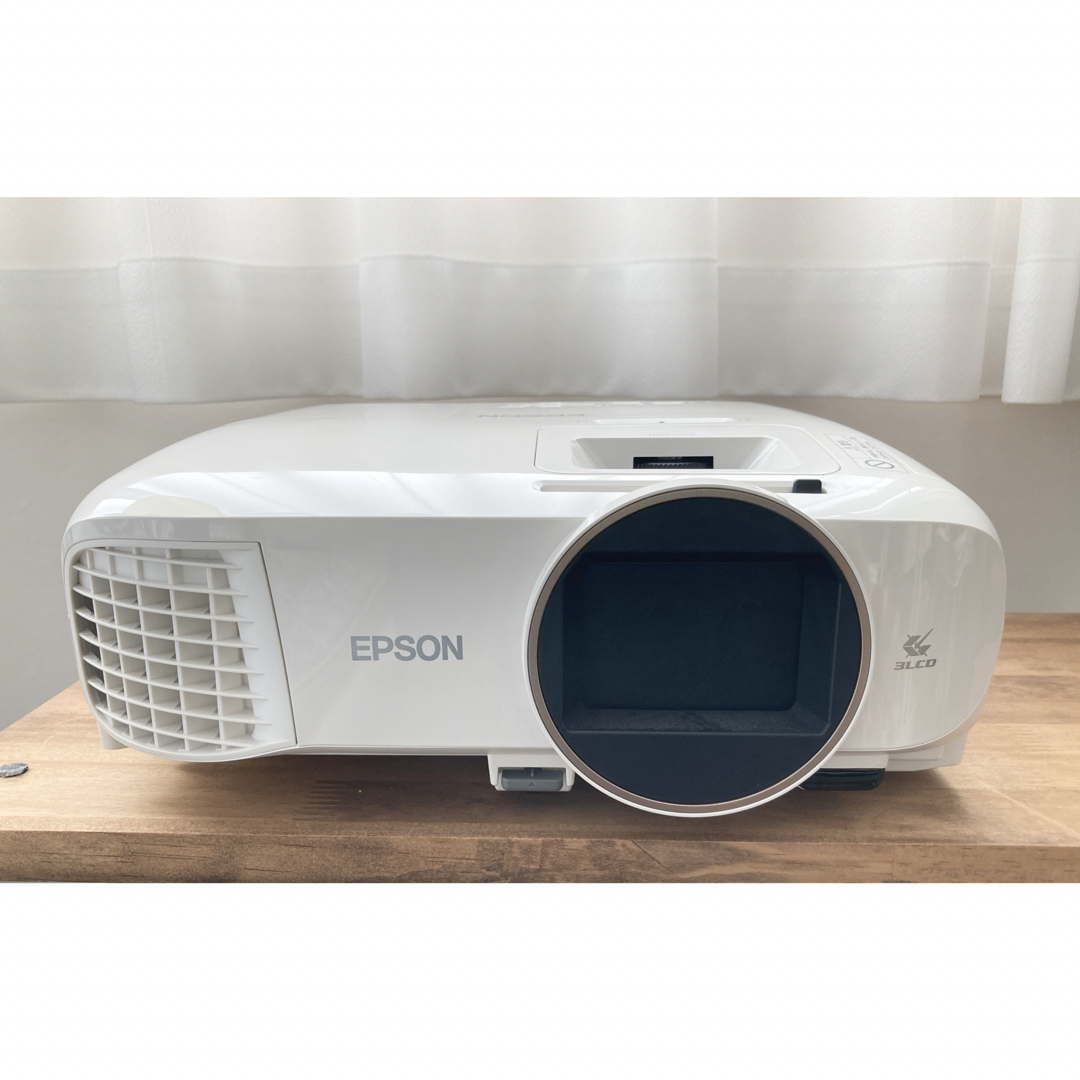 EPSON(エプソン)の【美品】エプソン プロジェクター EPSON EH-TW5650 取説・箱無し スマホ/家電/カメラのテレビ/映像機器(プロジェクター)の商品写真