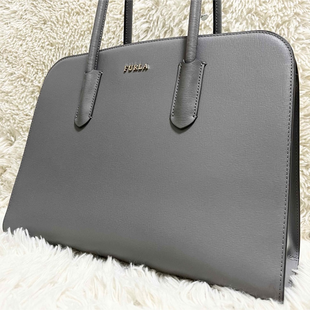 【美品】フルラ　FURLA 通勤　バック　A4