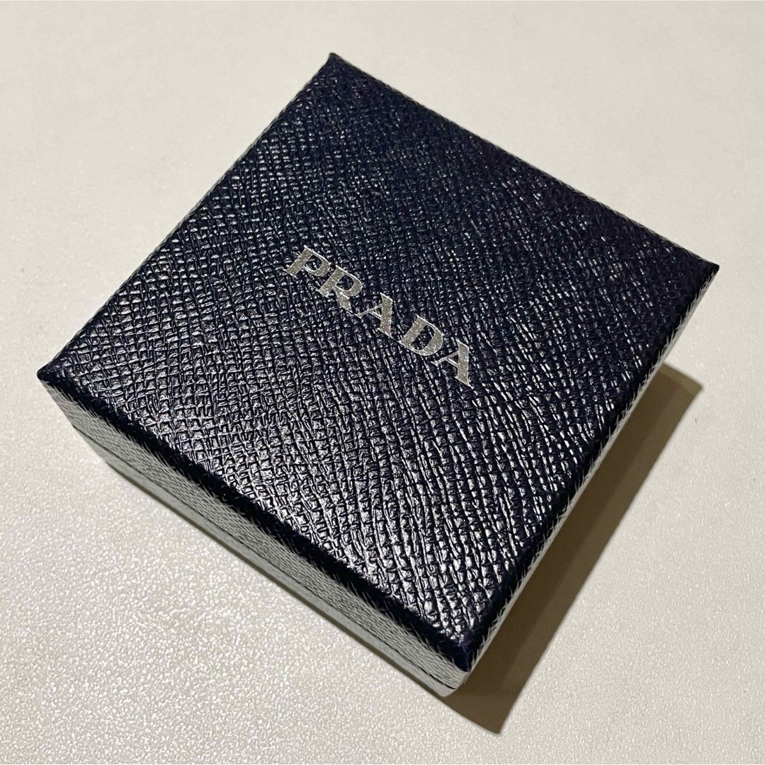PRADA(プラダ)のプラダ トライアングル ロゴ キーホルダー PRADA メンズのファッション小物(キーホルダー)の商品写真
