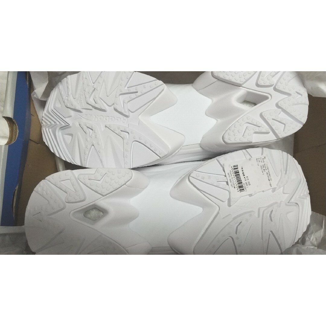 INSTAPUMP FURY（Reebok）(インスタポンプフューリー)の新品タグ付き リーボック インスタ ポンプフューリー 白 ホワイト  24.5 レディースの靴/シューズ(スニーカー)の商品写真