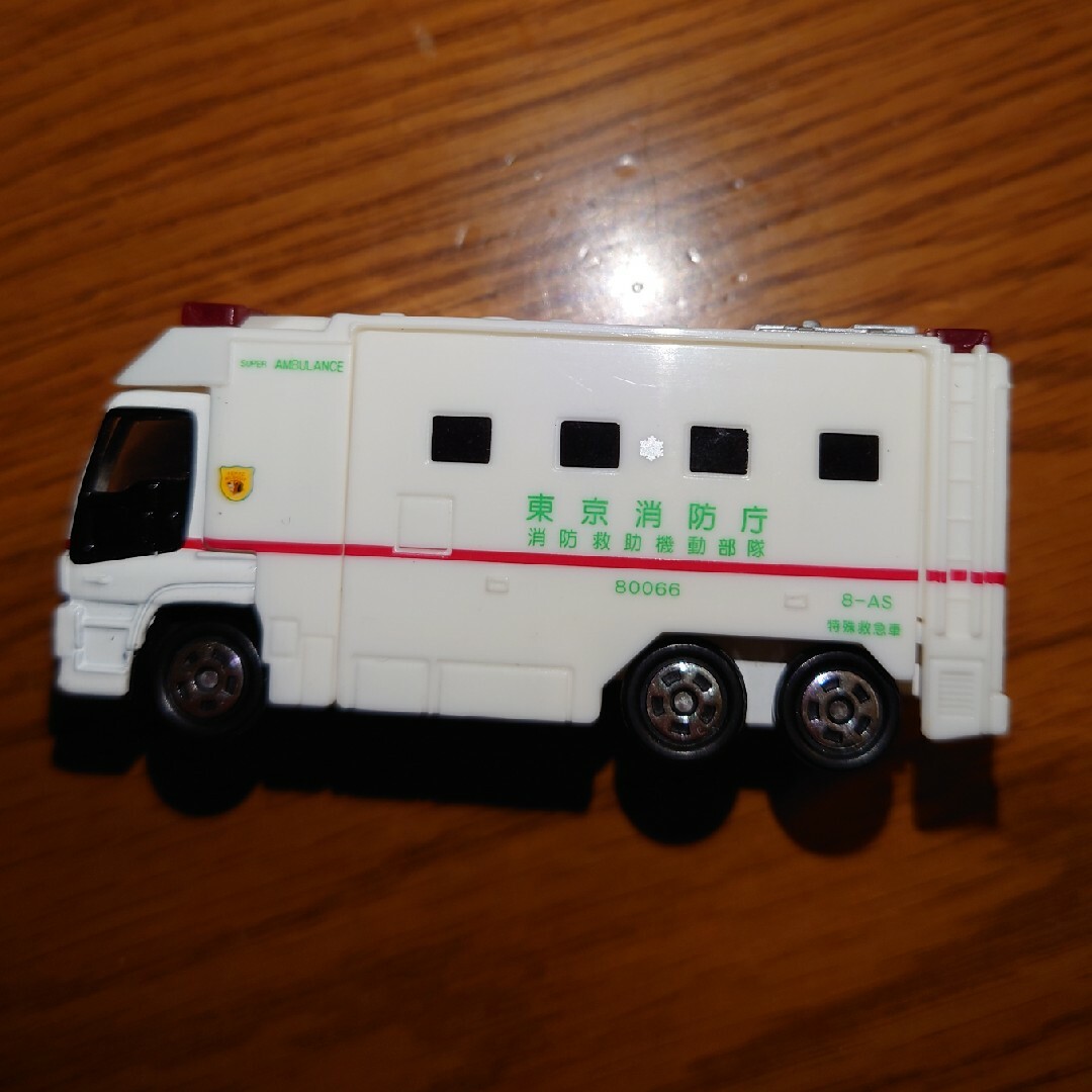 Takara Tomy(タカラトミー)のトミカ　救急車 エンタメ/ホビーのおもちゃ/ぬいぐるみ(ミニカー)の商品写真