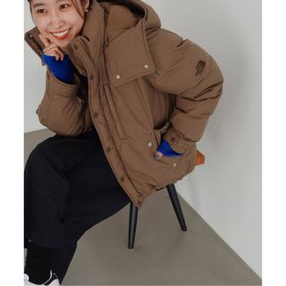 ノースフェイス(THE NORTH FACE) ベージュ ダウンジャケット