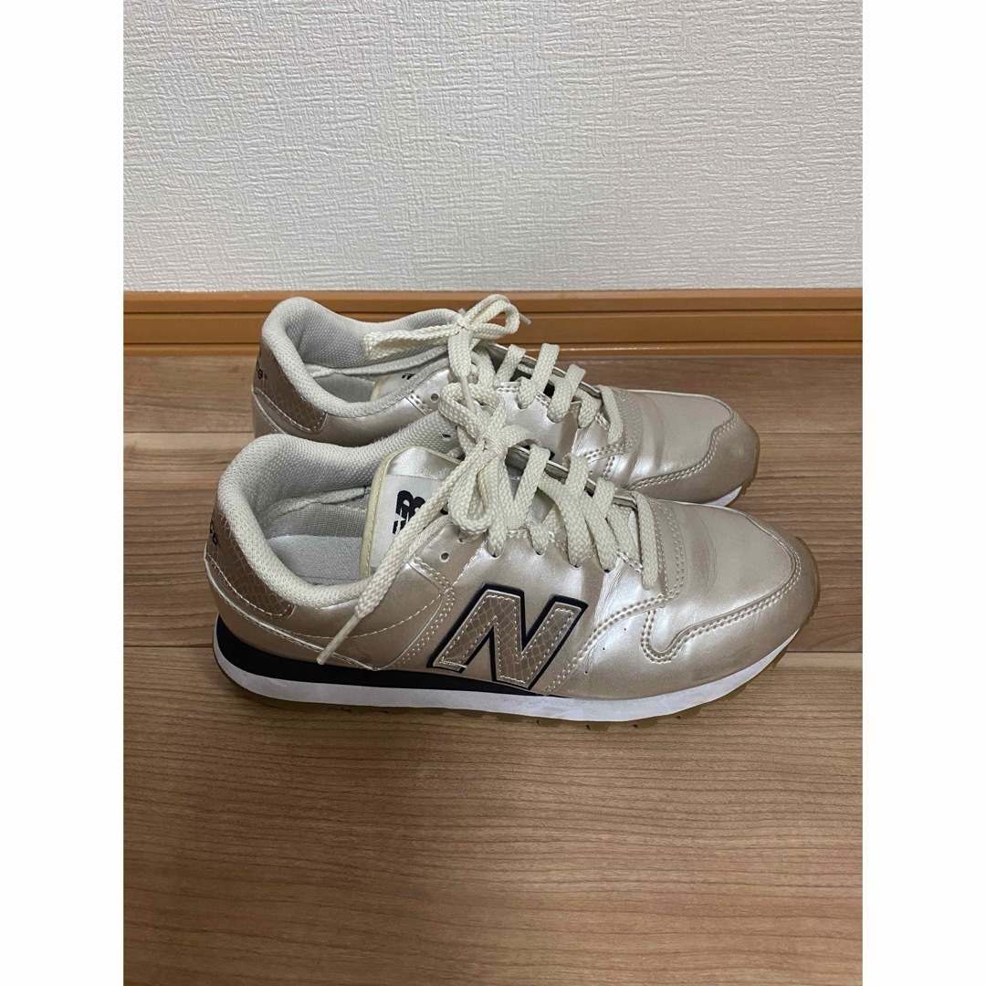 New Balance(ニューバランス)のニューバランス　スニーカー　500 シルバー　クロコ調　24cm レディースの靴/シューズ(スニーカー)の商品写真