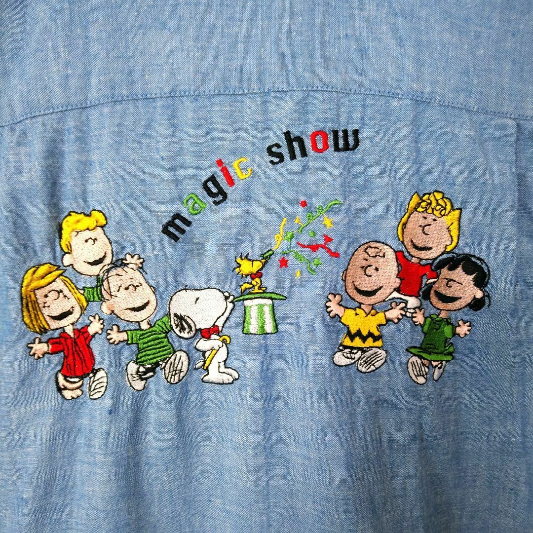 PEANUTS(ピーナッツ)の【古着】ピーナッツ 刺繍 スヌーピー デニム風 半袖 青 レディースのトップス(シャツ/ブラウス(半袖/袖なし))の商品写真