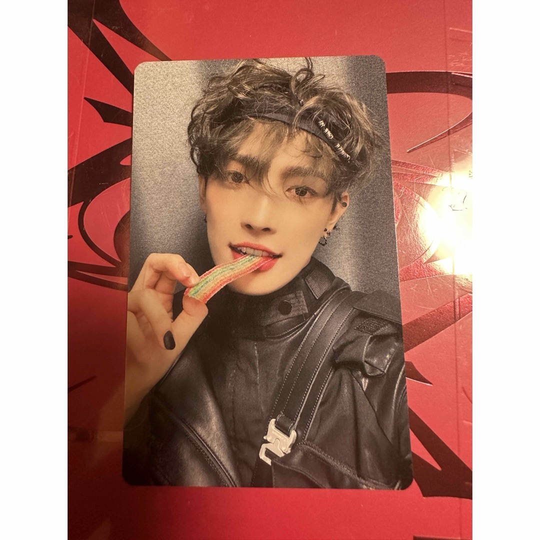 ATEEZ(エイティーズ)のateez  もぐもぐグミ VER. ホンジュン エンタメ/ホビーのCD(K-POP/アジア)の商品写真