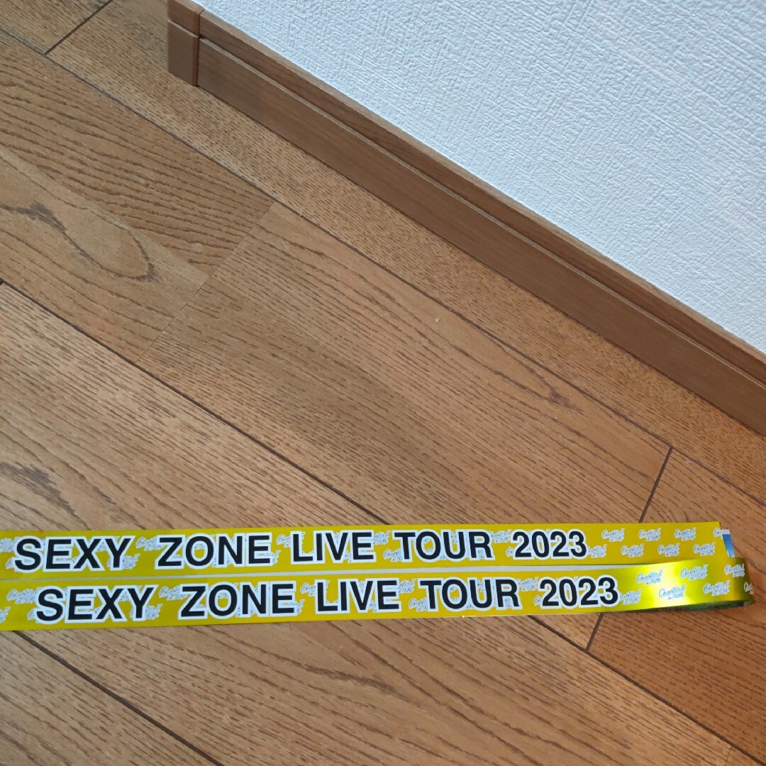 Sexy Zone(セクシー ゾーン)のSEXY ZONE LIVE TOUR 2023 ライブ会場限定 銀テープ 2本 エンタメ/ホビーのタレントグッズ(アイドルグッズ)の商品写真