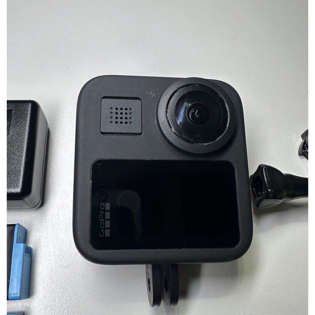 GoPro(ゴープロ)のひー様専用GoPro MAX 360度カメラ、ケースバッテリー3個付き スマホ/家電/カメラのカメラ(ビデオカメラ)の商品写真