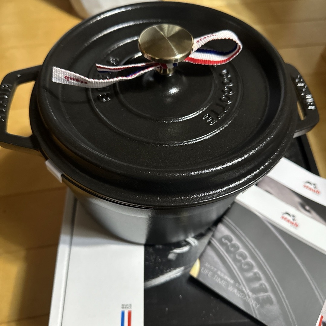 STAUB(ストウブ)のストウブ  グランドココット　ラウンド　ブラック　20cm インテリア/住まい/日用品のキッチン/食器(鍋/フライパン)の商品写真