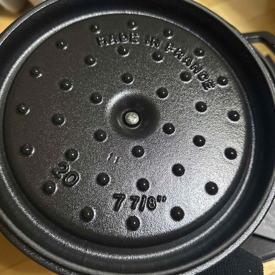 STAUB(ストウブ)のストウブ  グランドココット　ラウンド　ブラック　20cm インテリア/住まい/日用品のキッチン/食器(鍋/フライパン)の商品写真