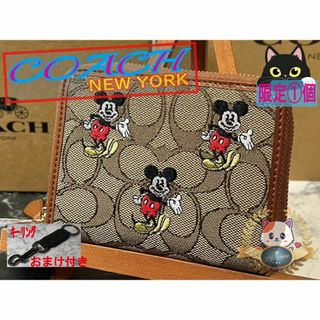 コーチ(COACH)の限定コラボ Disney X Coach 折財布◆ジャガード ミッキー　おまけ付(財布)