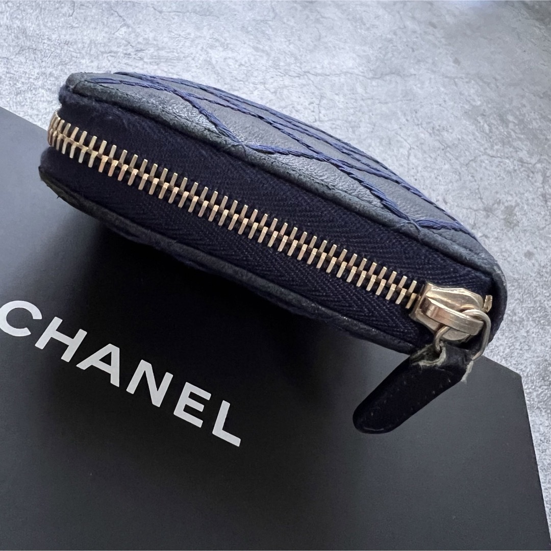 CHANEL(シャネル)のCHANEL ワイルドステッチ ラウンド 長財布 ネイビー レディースのファッション小物(財布)の商品写真