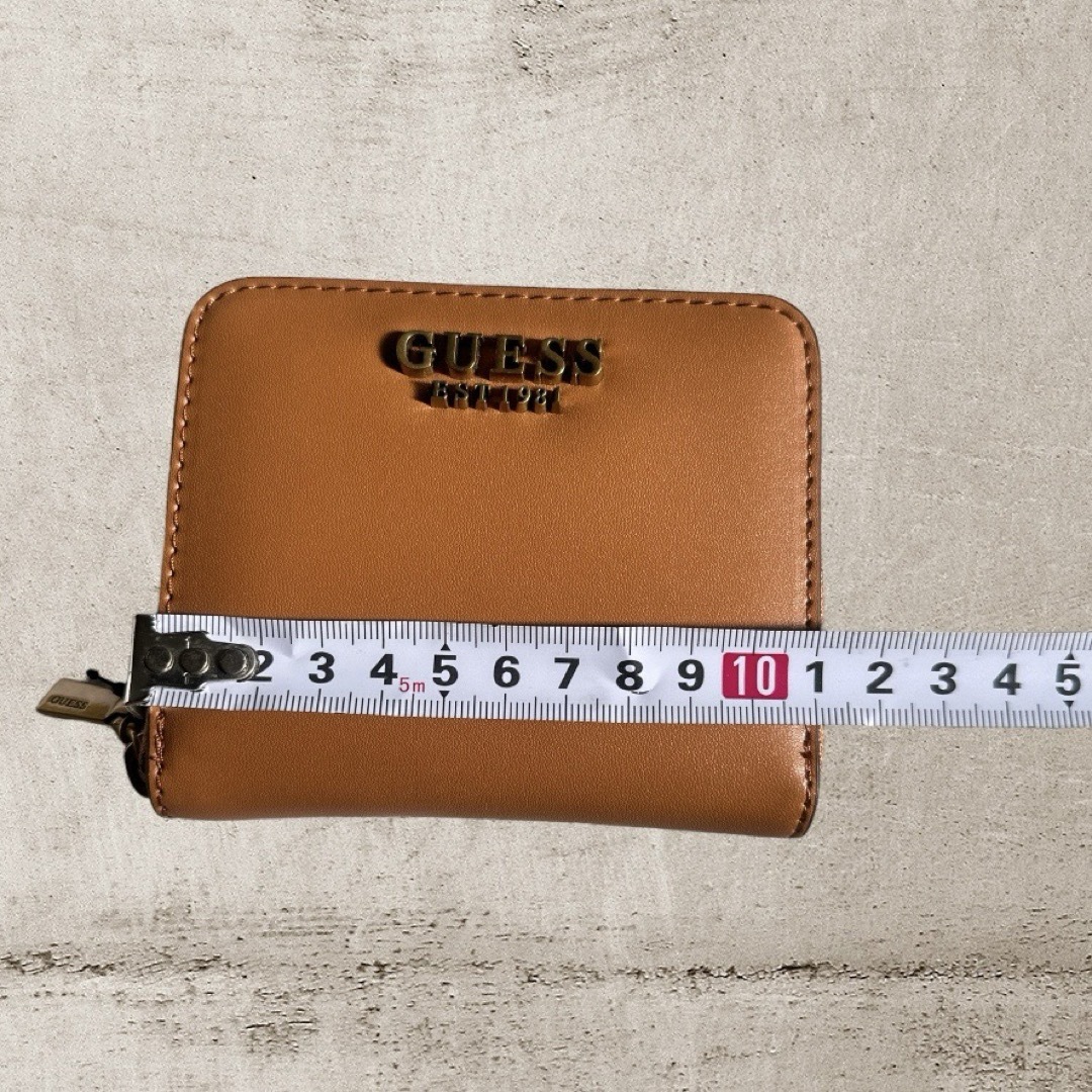 GUESS(ゲス)の新品 GUESS 折りたたみ財布 二つ折り財布 キャメル レディースのファッション小物(財布)の商品写真