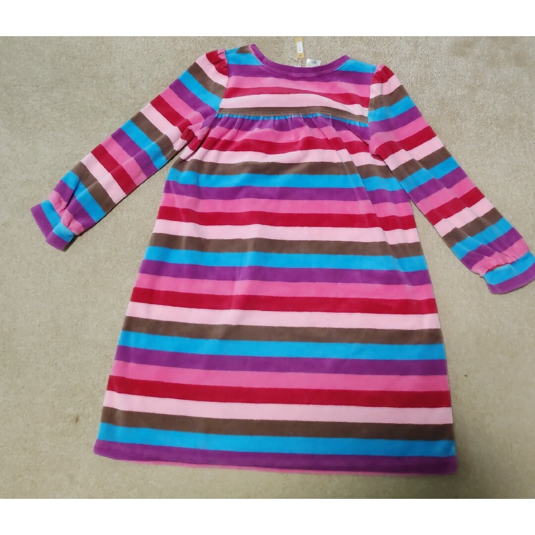 オシュコシュ　4T ワンピース　ベロア調　新品 キッズ/ベビー/マタニティのキッズ服女の子用(90cm~)(ワンピース)の商品写真