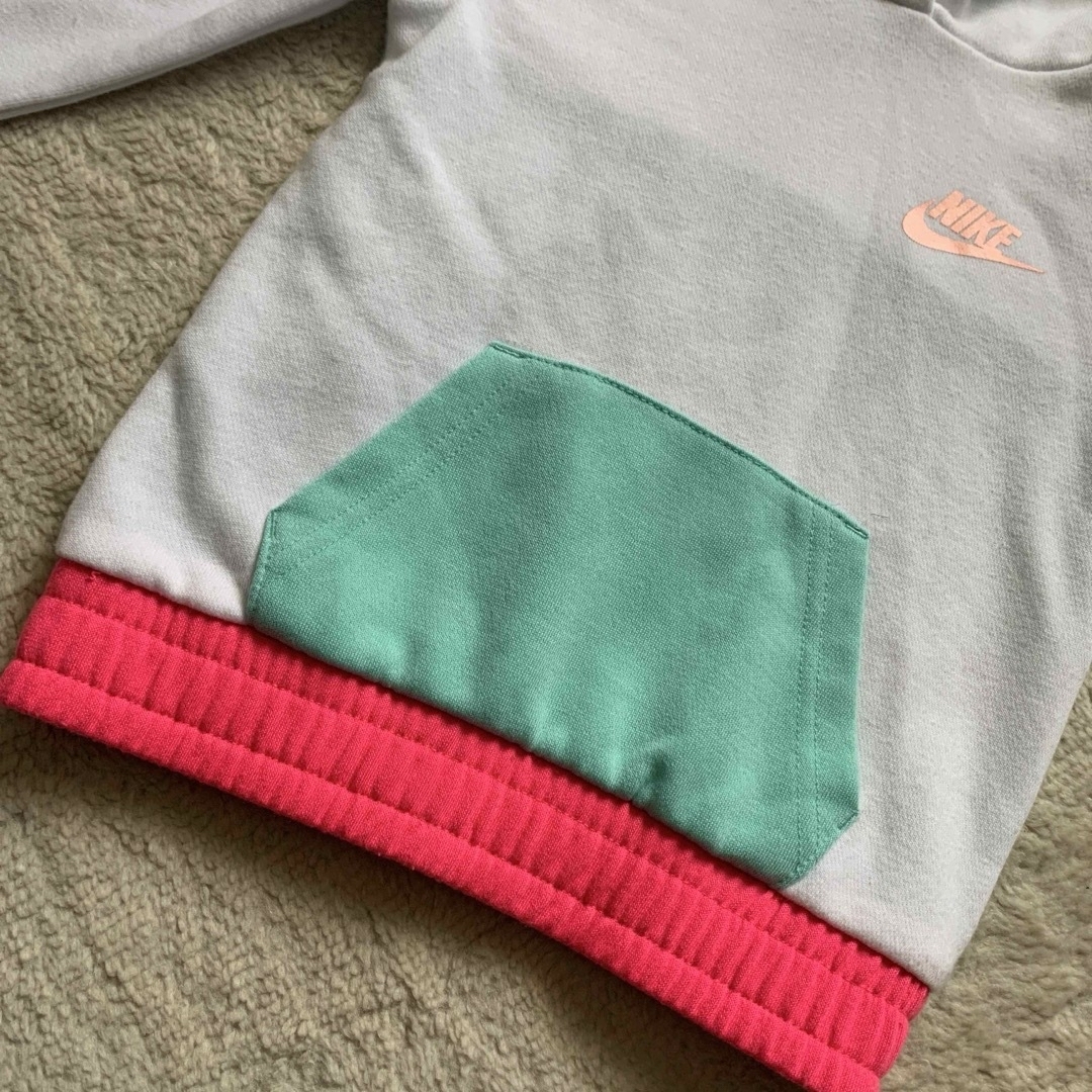 NIKE(ナイキ)のナイキ　パーカー　キッズ　95 キッズ/ベビー/マタニティのキッズ服女の子用(90cm~)(ジャケット/上着)の商品写真