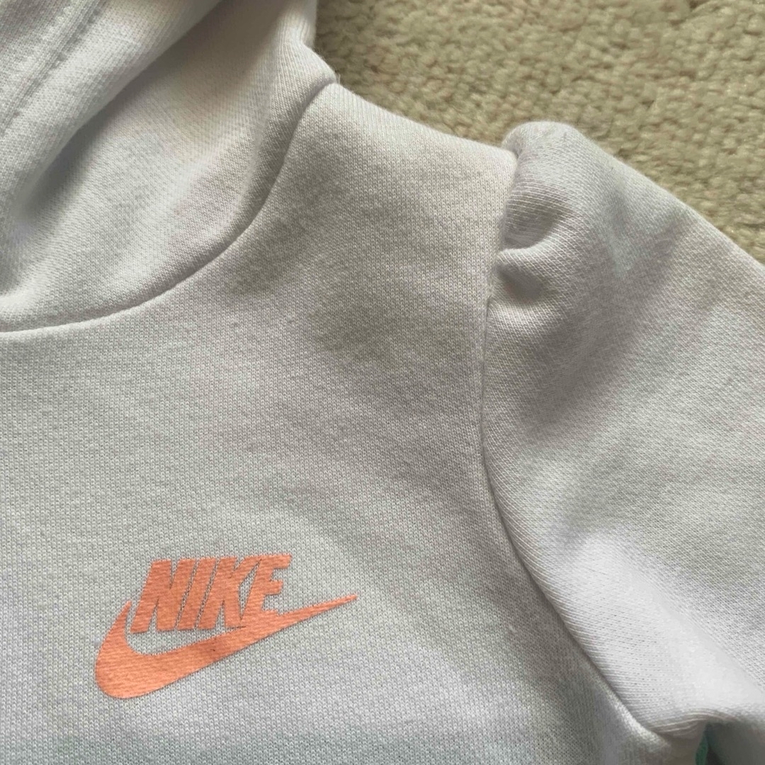 NIKE(ナイキ)のナイキ　パーカー　キッズ　95 キッズ/ベビー/マタニティのキッズ服女の子用(90cm~)(ジャケット/上着)の商品写真