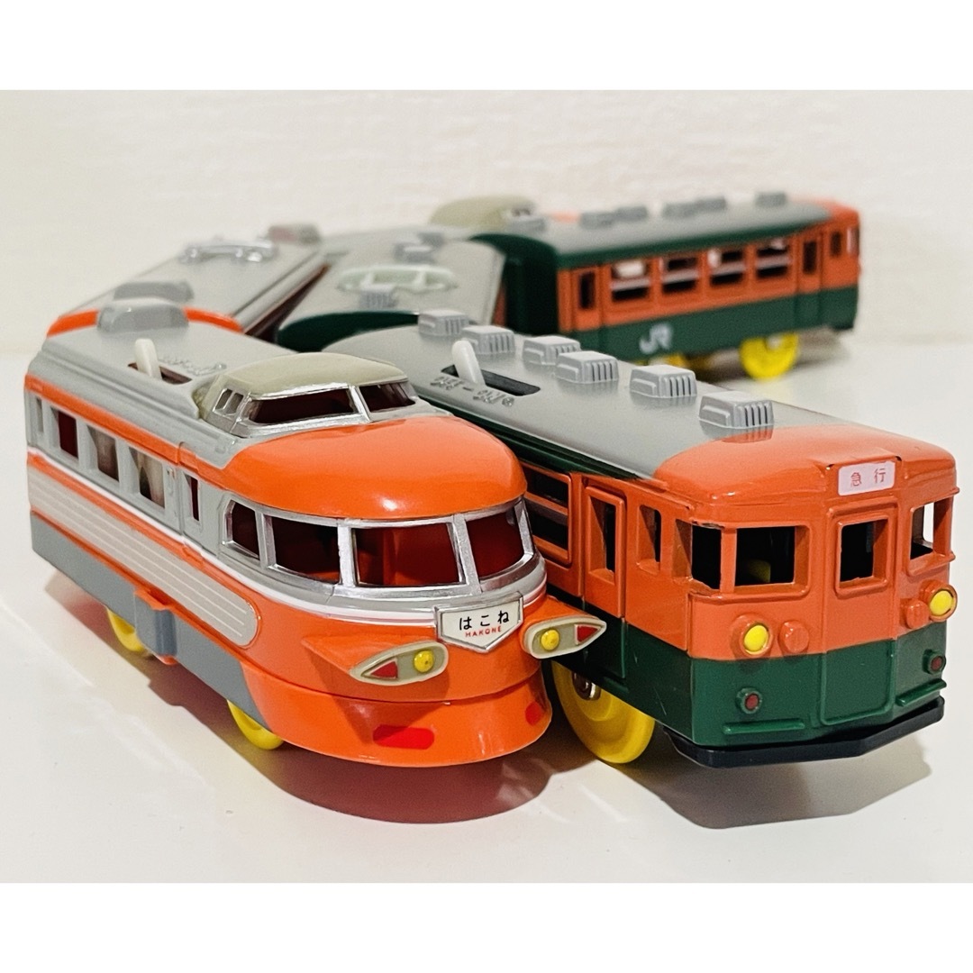 Takara Tomy(タカラトミー)のプラレール　首都圏優等列車クラシックダブルセット　小田急NSE×東海型急行列車 エンタメ/ホビーのおもちゃ/ぬいぐるみ(鉄道模型)の商品写真