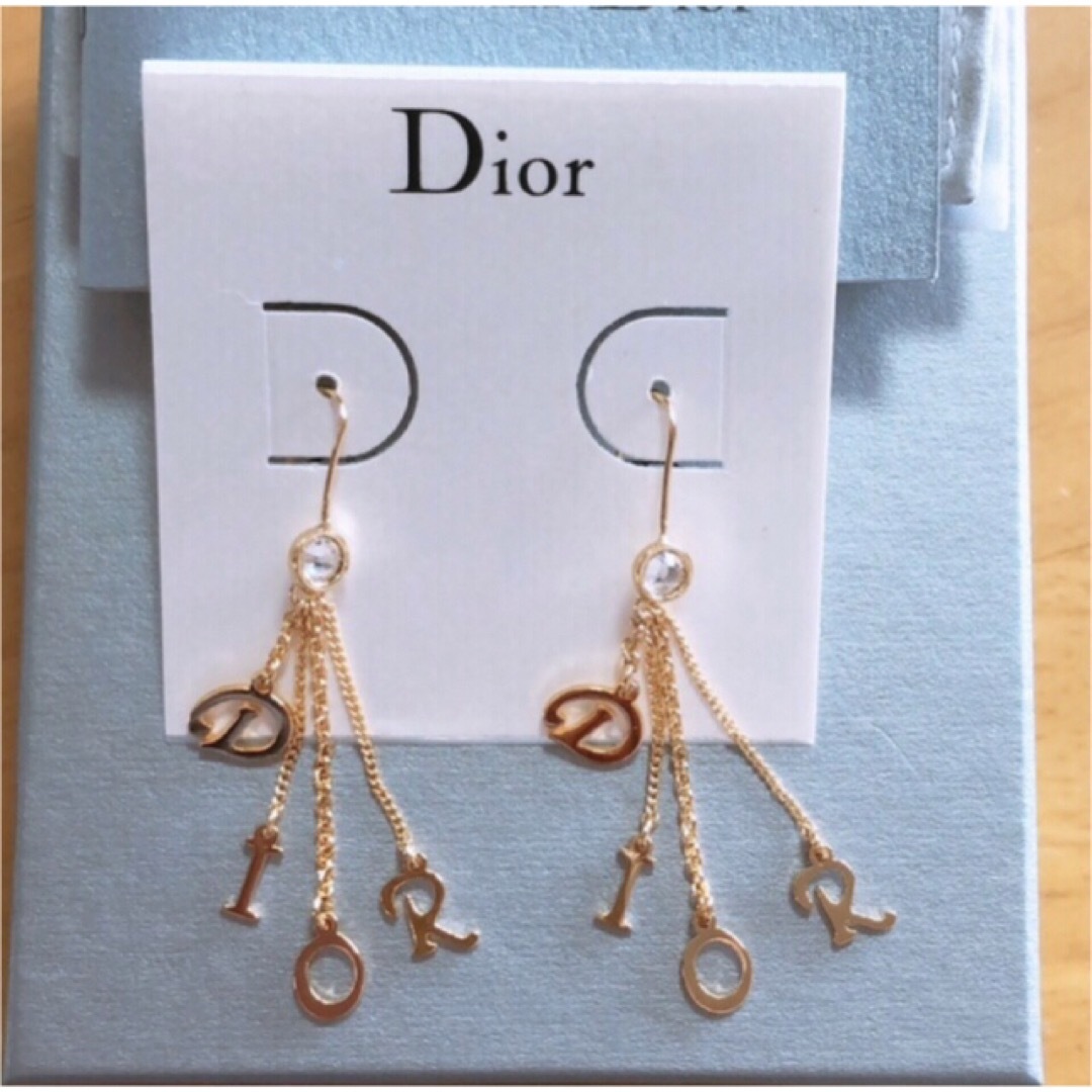 公式通販サイト特価 Dior gold シンプル ロゴ 可愛い 揺れる ピアス