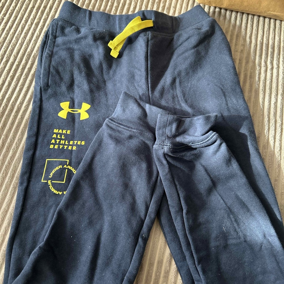 UNDER ARMOUR(アンダーアーマー)のスエットパンツ キッズ/ベビー/マタニティのキッズ服男の子用(90cm~)(パンツ/スパッツ)の商品写真