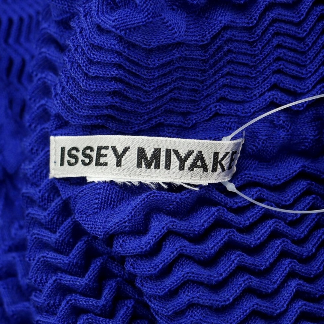 ISSEY MIYAKE(イッセイミヤケ)の【中古】イッセイミヤケ ISSEY MIYAKE 2023年秋冬 モックネック プルオーバーニット ロイヤルブルー【サイズ記載なし（L位）】【レディース】 レディースのトップス(ニット/セーター)の商品写真