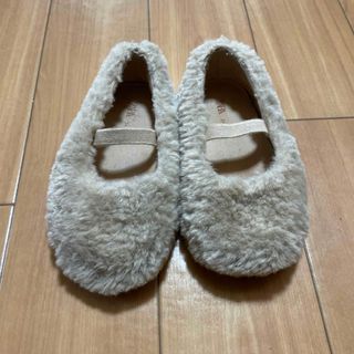 ザラキッズ(ZARA KIDS)のZARA キッズ　モコモコシューズ　可愛い(スリッポン)