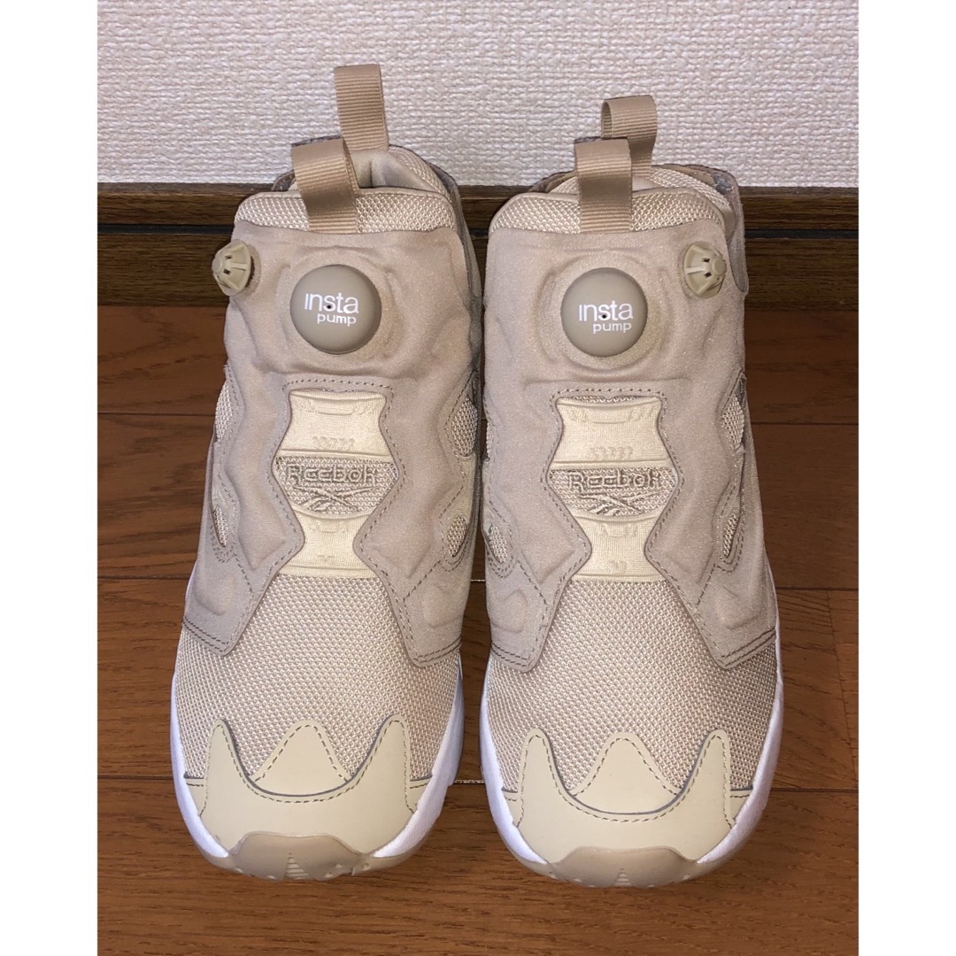 Reebok(リーボック)の23.5cm 美品 REEBOK INSTA PUMP FURY OG ベージュ レディースの靴/シューズ(スニーカー)の商品写真