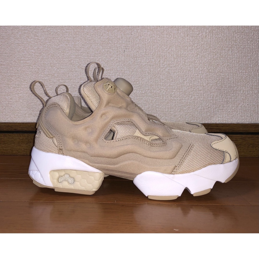 Reebok(リーボック)の23.5cm 美品 REEBOK INSTA PUMP FURY OG ベージュ レディースの靴/シューズ(スニーカー)の商品写真