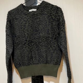 ザラ(ZARA)の〈ZARA〉レオパード柄ニット(ニット/セーター)