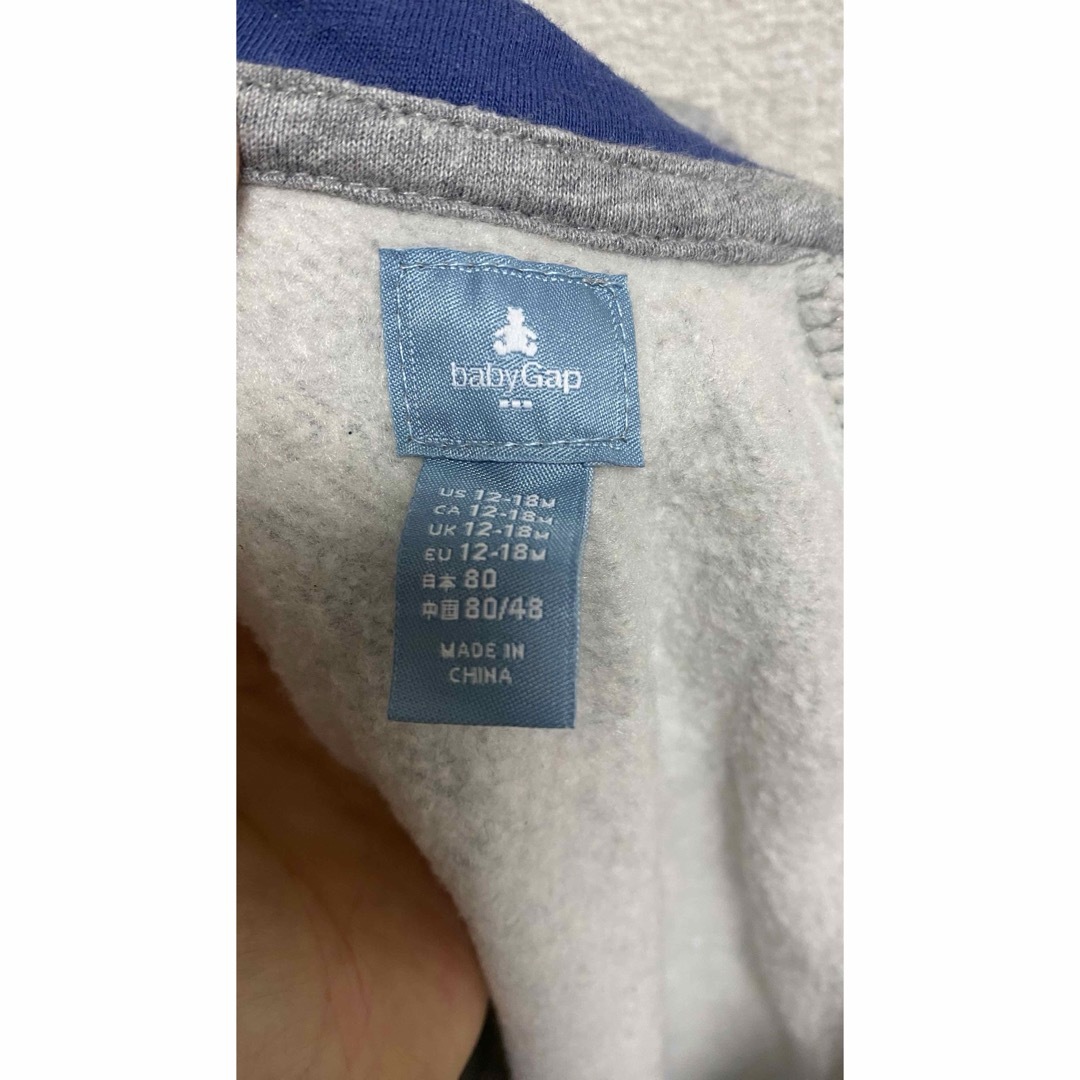 babyGAP(ベビーギャップ)のベイビーギャップ　ロンパース　80cm 2セット　ノーブランドダウンもセット キッズ/ベビー/マタニティのベビー服(~85cm)(ロンパース)の商品写真